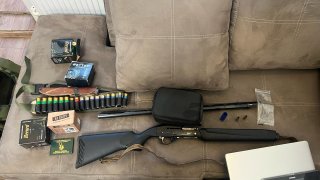 При обыске в квартирах руководителей и участников преступной группы было обнаружено большое количество предметов и вещей, предназначенных для совершения преступления